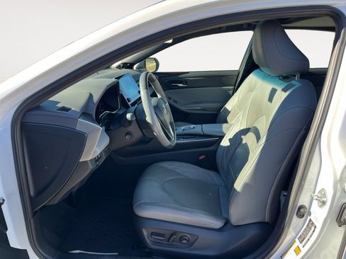 Used 2020 Toyota Avalon Limited image 9