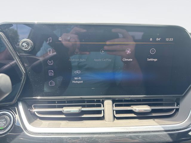 Used 2024 Chevrolet Trax RS w/ Sunroof Package FWD image 16