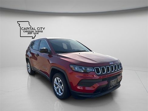 Used 2024 Jeep Compass Sport image 2
