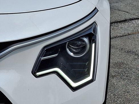 New 2026 Kia Niro EX FWD image 7