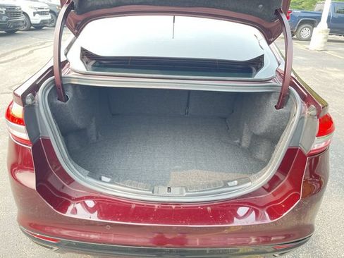 Used 2017 Ford Fusion SE w/ Fusion SE Technology Package FWD image 26