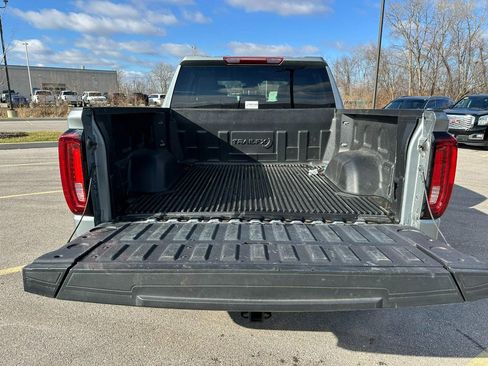 Used 2025 GMC Sierra 1500 SLT image 5