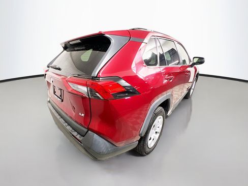 Used 2020 Toyota RAV4 LE FWD image 4
