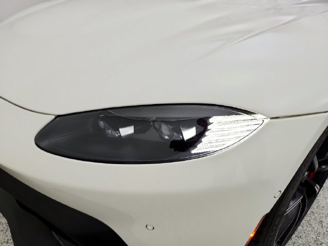 Used 2020 Aston Martin V8 Vantage Coupe RWD image 30