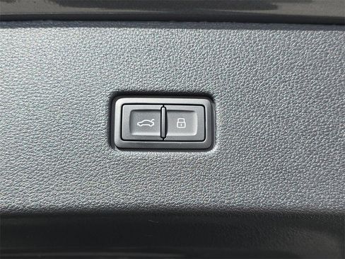 Used 2023 Audi SQ8 Prestige image 16