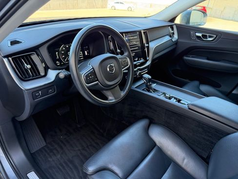 Used 2019 Volvo XC60 T5 Momentum w/ Premium Package AWD/4WD image 11