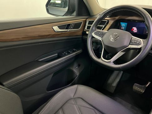Used 2025 Volkswagen Atlas SE AWD/4WD image 12