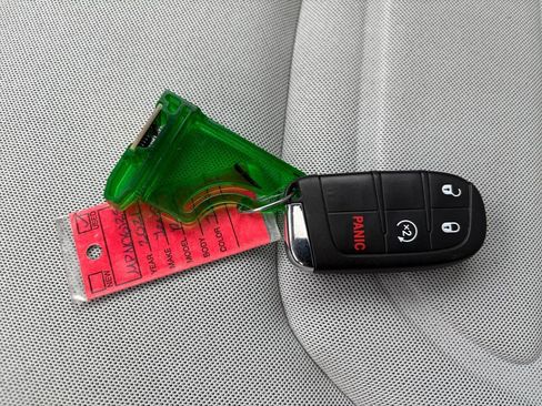 Used 2021 Jeep Renegade Latitude w/ Sun & Sound Group image 32