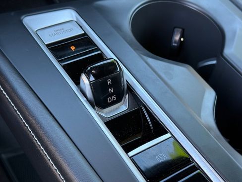 Used 2024 Volkswagen Atlas Cross Sport SE image 20