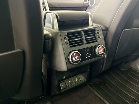 Used 2024 Land Rover Discovery Dynamic SE image 16