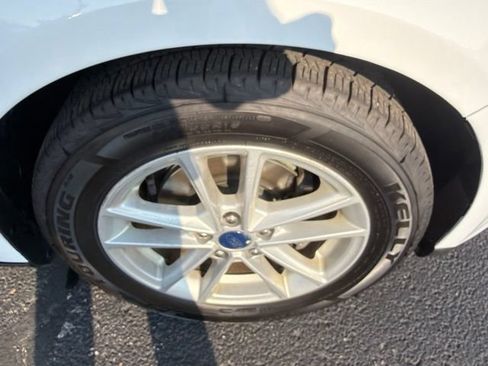 Used 2018 Ford Focus SE w/ Cold Weather Package FWD image 25