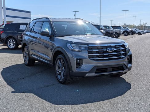 Certified 2025 Ford Explorer Active w/ Active Comfort Package AWD/4WD image 1