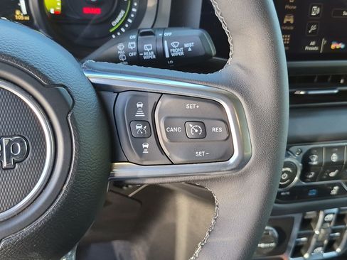 Used 2025 Jeep Wrangler Unlimited Sahara w/ Safety Group AWD/4WD image 20