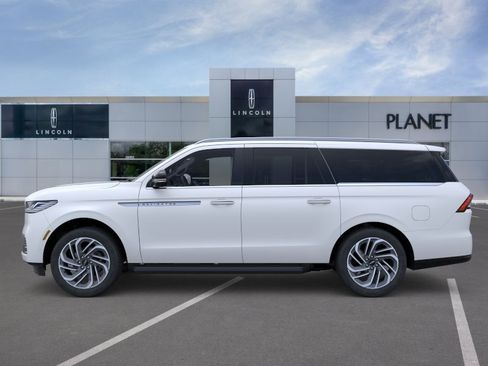 New 2026 Lincoln Navigator L Premier AWD/4WD image 3