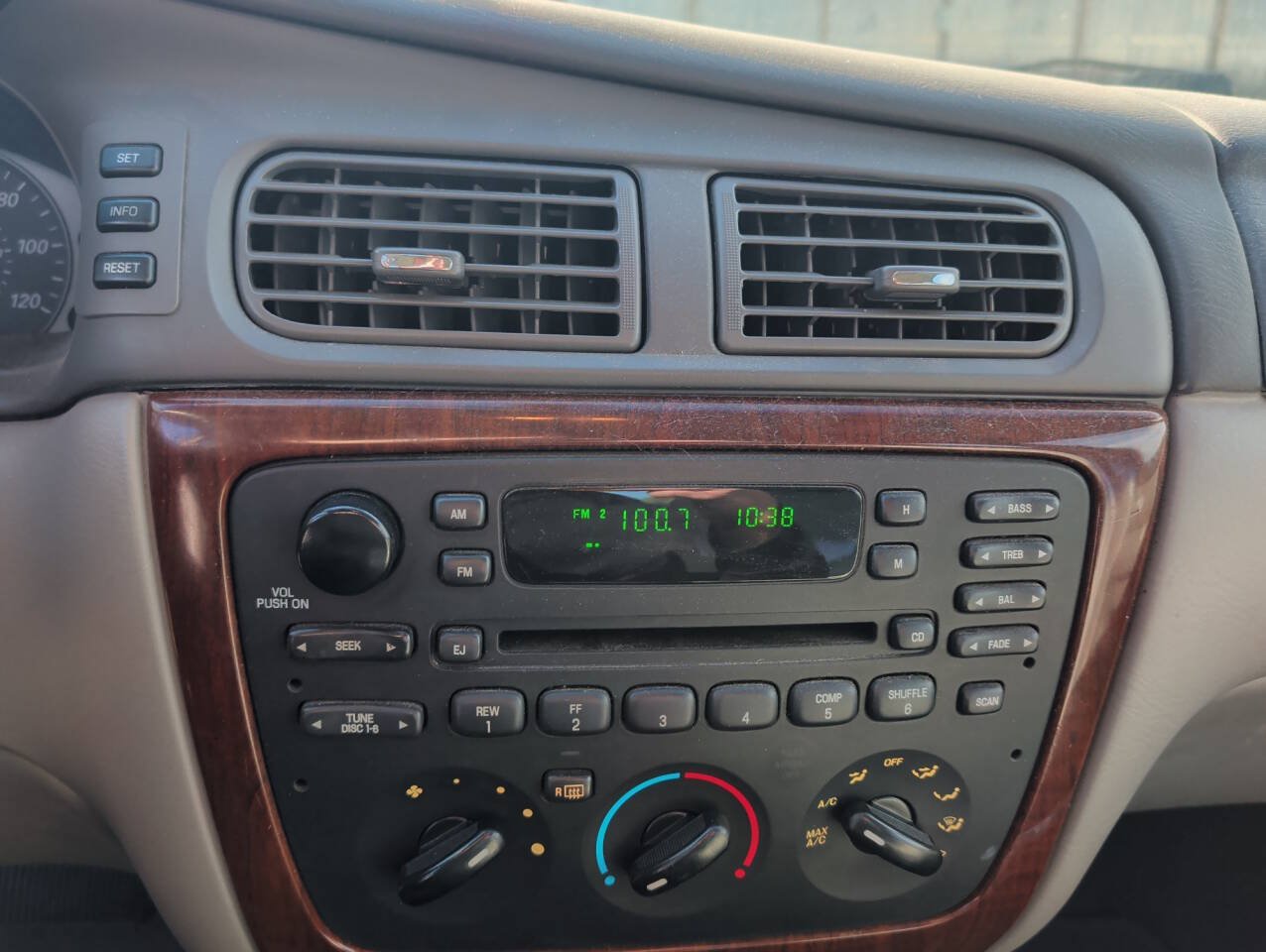 Used 2006 Ford Taurus SEL FWD image 34