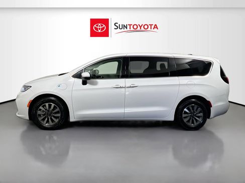 Used 2023 Chrysler Pacifica Touring-L FWD image 7