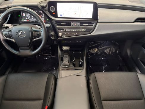 Used 2025 Lexus ES 300h w/ Premium Package FWD image 3