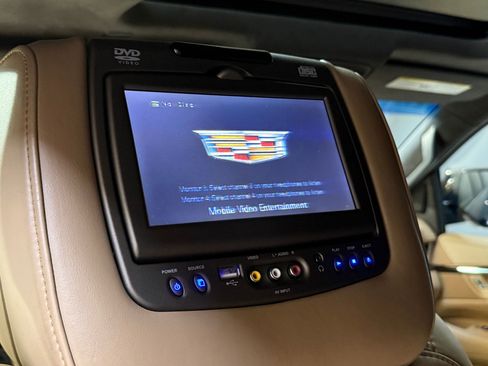 Used 2018 Cadillac Escalade Platinum image 44