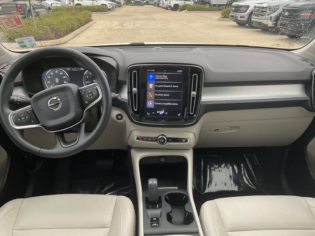 Used 2020 Volvo XC40 T4 Momentum FWD image 23