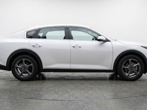 Used 2025 Kia K4 LXS image 11
