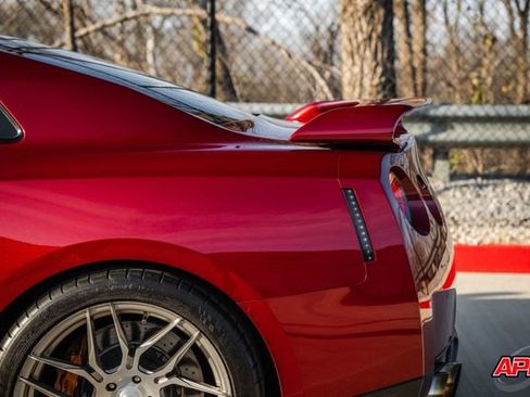 Used 2015 Nissan GT-R Premium image 33