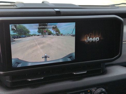 Used 2024 Jeep Gladiator Sport AWD/4WD image 17