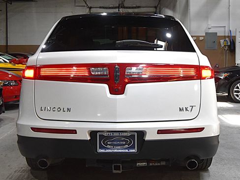 Used 2019 Lincoln MKT AWD image 5