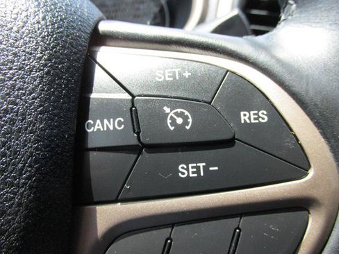 Used 2016 Jeep Cherokee Limited AWD/4WD image 15