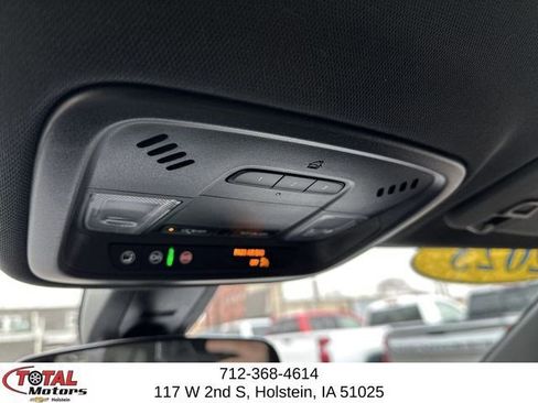 Used 2023 Chevrolet Traverse LT image 17