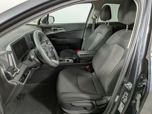 Used 2023 Kia Sportage LX image 16