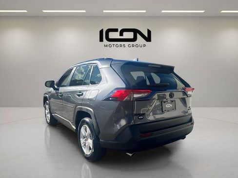 Used 2021 Toyota RAV4 LE image 3