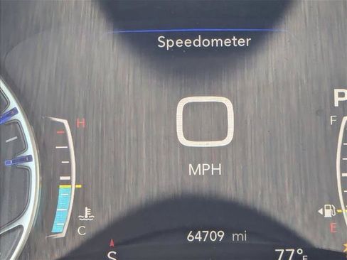 Used 2023 Chrysler Pacifica Touring-L FWD image 11