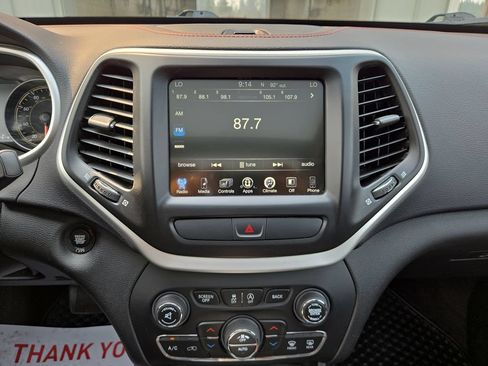 Used 2017 Jeep Cherokee Trailhawk w/ Comfort/Convenience Group AWD/4WD image 20