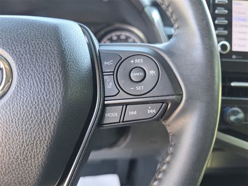 Used 2021 Toyota Camry SE image 30