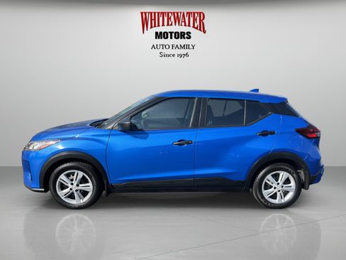 Used 2021 Nissan Kicks S FWD image 2