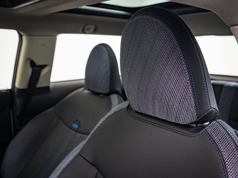 Certified 2025 MINI Cooper 2-Door Hardtop image 19