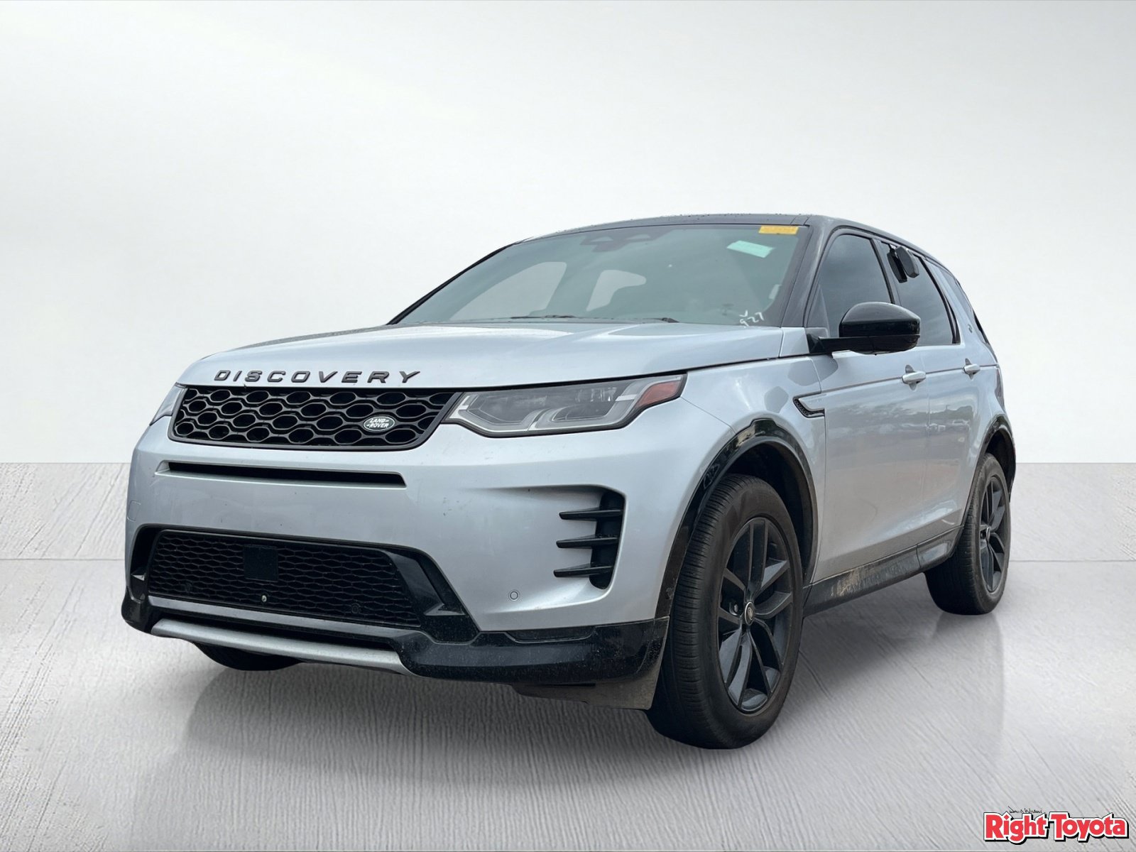Used 2024 Land Rover Discovery Sport Dynamic SE AWD/4WD image 2