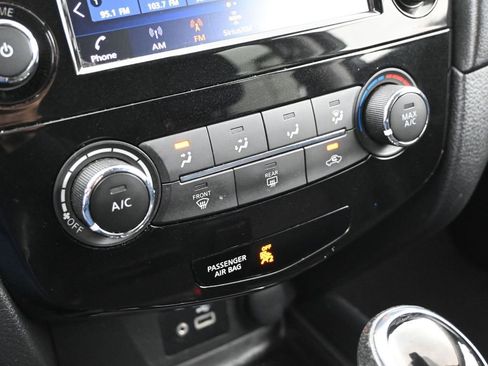 Used 2019 Nissan Rogue S w/ Special Edition Package image 15