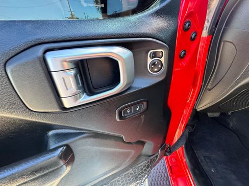 Used 2020 Jeep Wrangler Sport AWD/4WD image 21