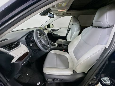 Used 2019 Toyota RAV4 Limited w/ Advanced Technology Package FWD image 22