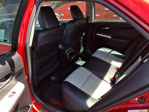 Used 2014 Toyota Camry SE FWD image 19