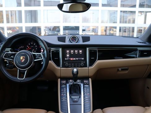 Used 2018 Porsche Macan image 11