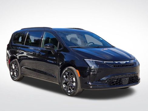 New 2027 Chrysler Pacifica Limited w/ S Appearance Package AWD/4WD image 15