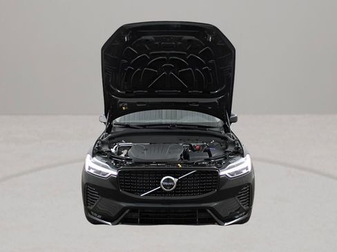 Used 2025 Volvo XC60 B5 Plus AWD/4WD image 9