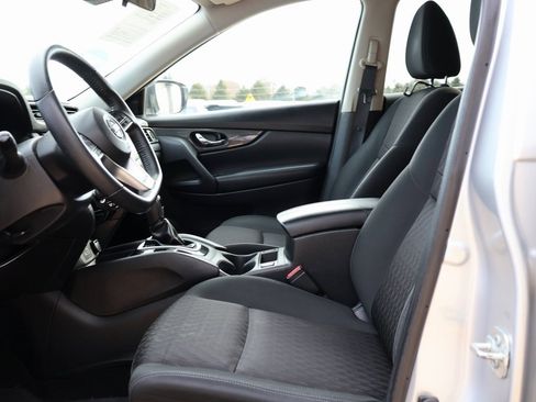 Used 2019 Nissan Rogue SV image 24