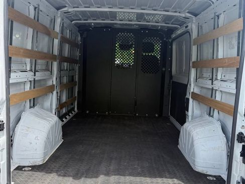 Used 2025 RAM ProMaster 2500 w/ U-Haul Equipment Group FWD image 18
