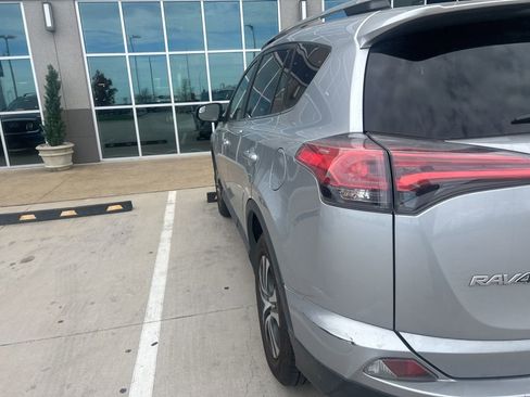 Used 2018 Toyota RAV4 LE image 6