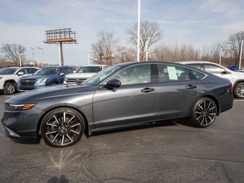 Used 2024 Honda Accord Touring image 3