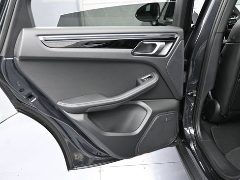 Certified 2026 Porsche Macan AWD/4WD image 23
