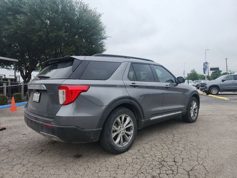 Used 2022 Ford Explorer XLT w/ Equipment Group 202A RWD image 3